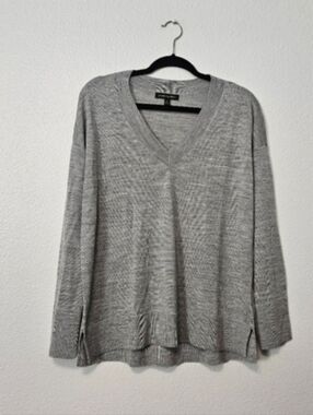 Gray V-Neck Women's Sweater - Classic Knit Pullover Sz M